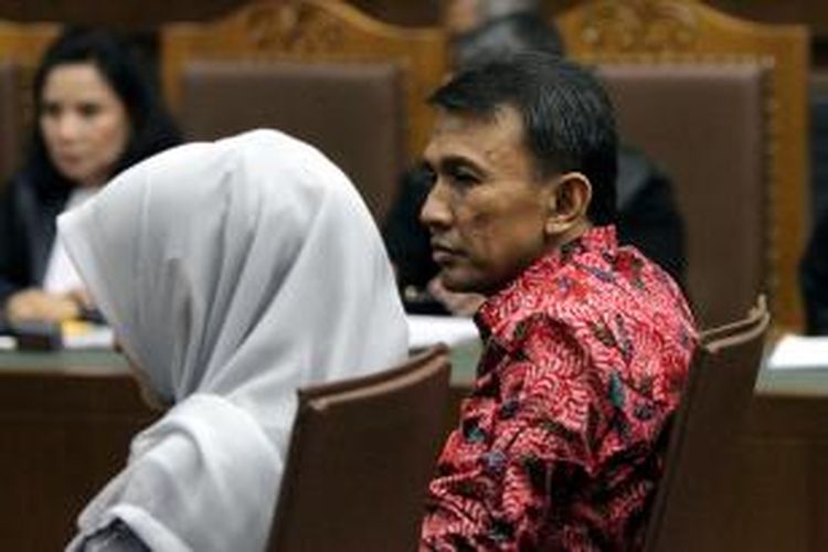 Gubernur nonaktif Sumatera Utara (Sumut), Gatot Pujo Nugroho dan istrinya, Evy Susanti, menjalani sidang perdana dengan agenda pembacaan dakwaan di Pengadilan Tipikor, Jakarta Pusat, Rabu (23/12/2015).