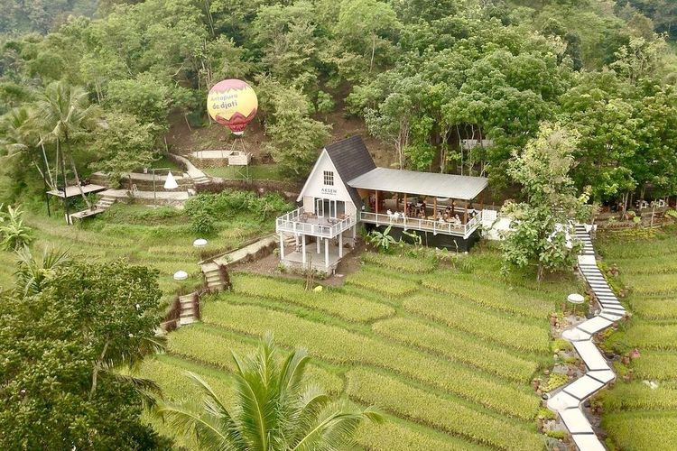 Antapura De Djati di Garut memiliki bangunan restoran dan coffee shop yang sajikan sensasi liburan ala Ubud.