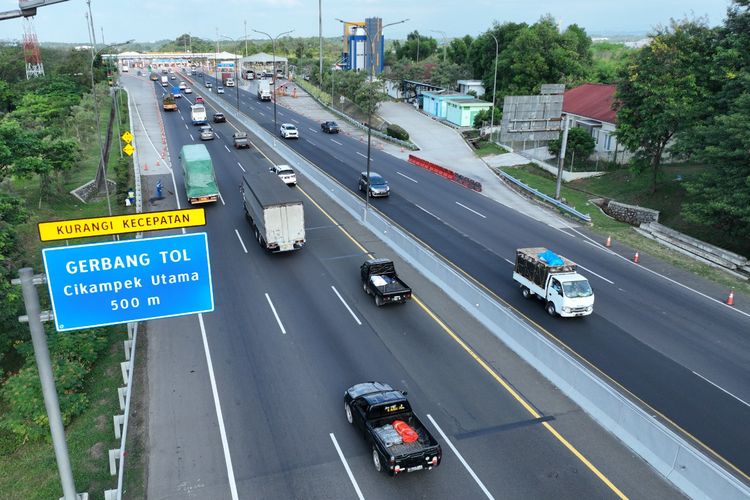 Kendaraan yang keluar dari Jabotabek menjelang Hari Raya Idul Adha 1444 Hijriah