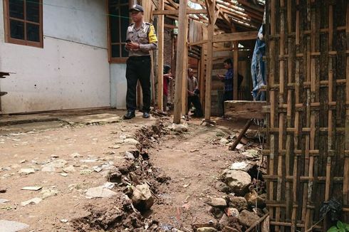 Fenomena Tanah Bergerak di Trenggalek, 6 Rumah Rusak