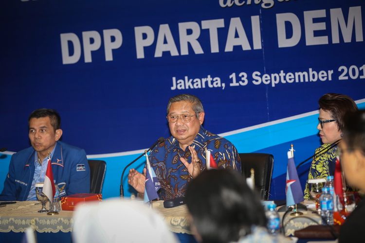 Ketua Umum Partai Demokrat Susilo Bambang Yudhoyono saat memberi sambutan di acara Diskusi Sistem Integritas Partai Politik di kantor DPP Partai Demokrat, di Menteng, Jakarta Pusat, Rabu (13/9/2017). Susilo Bambang Yudhoyono menyatakan, partainya menolak upaya pelemahan terhadap Komisi Pemberantasan Korupsi (KPK).