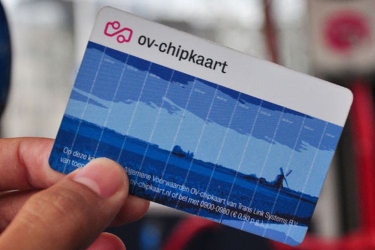 Ov-chipkaart, kartu transportasi yang dapat dibeli di stasiun kereta api atau terminal bus di Belanda.