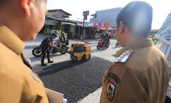 Pemkot Pekanbaru Dibantu Pemprov Riau Perbaiki Jalan Rusak 