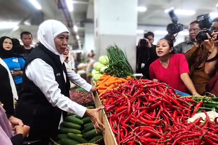 Sidak Pasar Legi Ponorogo, Khofifah: Harga Kebutuhan Pokok Turun dan Stabil