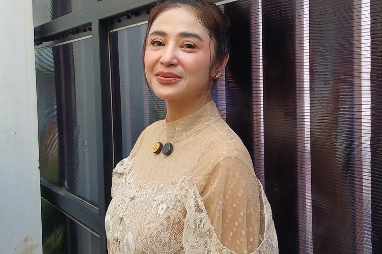 Pernah Jadi Teman Duet, Dewi Perssik Santai Tak Diundang Ahmad Dhani ke Pernikahan El Rumi 