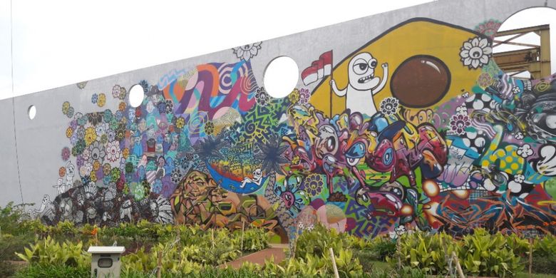 Lukisan mural di RTH Kalijodo, Jakarta Barat