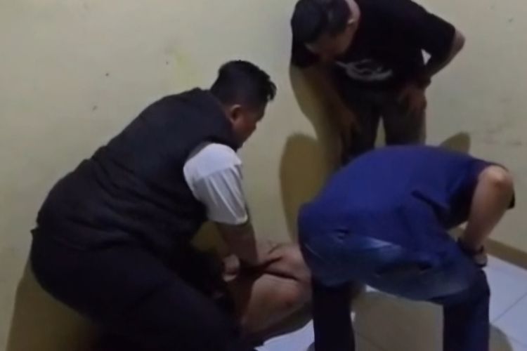 Usai Bacok Mantan Kekasih, Agus Buang Golok ke Danau di Bekasi