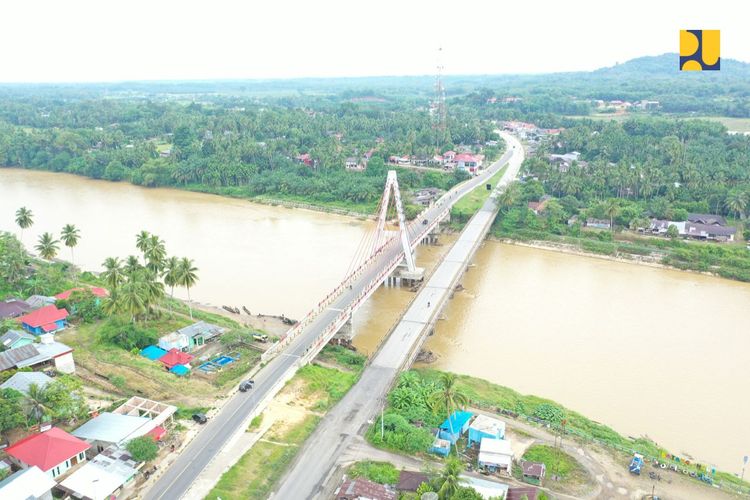 Kementerian PUPR telah menyelesaikan pembangunan Jembatan Sungai Dareh dan Jembatan Pulai di Kabupaten Dharmasraya, Provinsi Sumatera Barat.
