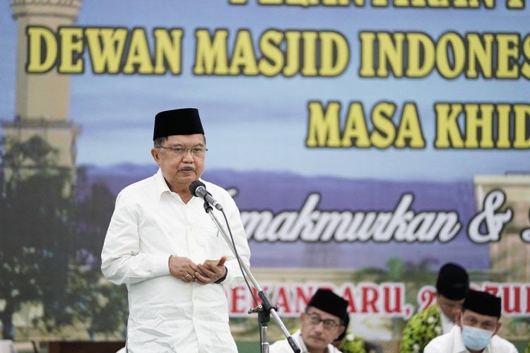  Jusuf Kalla mendukung dan mengapresiasi upaya konversi Bank Riau Kepri (BRK) menjadi bank berbasis syariah.