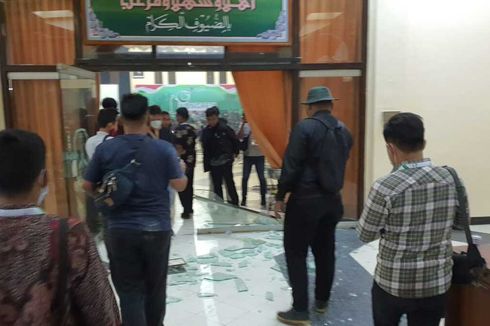 Kongres HMI di Surabaya Ricuh, Kursi Peserta Berantakan, Pintu Kaca Gedung Pecah