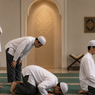 Bacaan Sholat 5 Waktu Lengkap dari Niat Sampai Salam