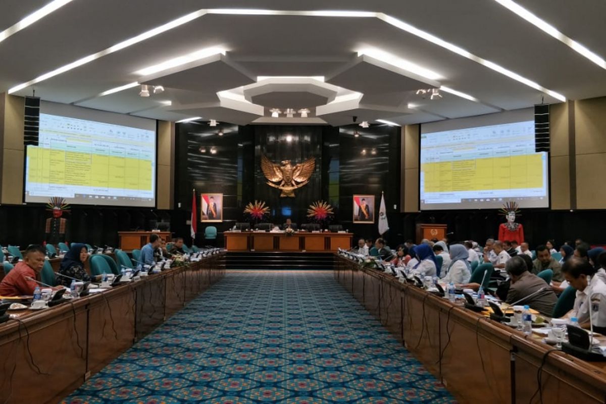 Rapat pembahasan Kebijakan Umum Perubahan Anggaran dan Prioritas Plafon Anggaran Sementara (KUPA-PPAS) 2018 di gedung DPRD DKI Jakarta, Rabu (12/9/2018).