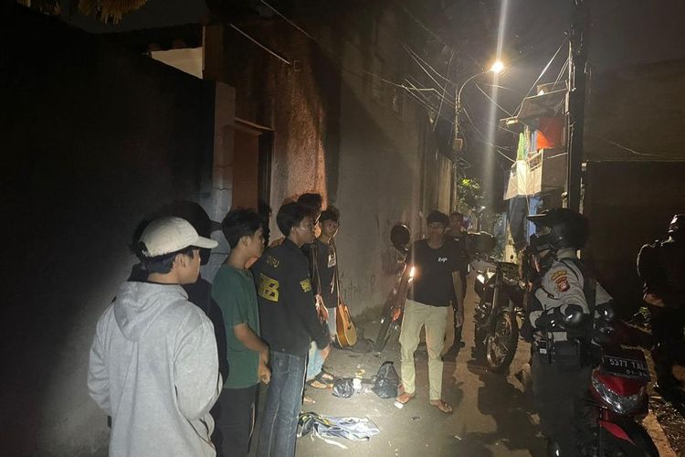 Tim Patroli Perintis Polres Jaksel Tangkap 10 Remaja Hendak Tawuran Di ...