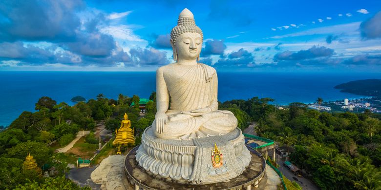 Ilustrasi Thailand. Pemandangan Phuket Big Buddha di Phuket, Thailand. Daftar provinsi di Thailand berjumlah 77.