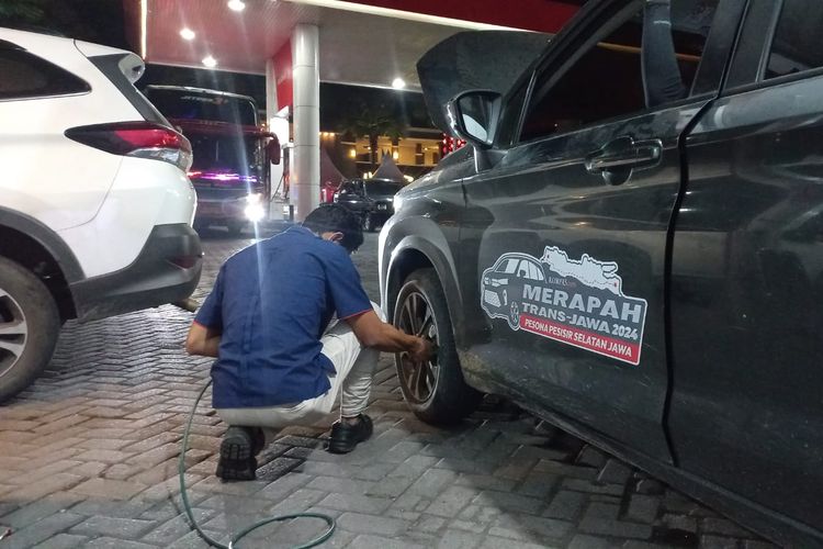 Tim Merapah Trans-Jawa 2024 menyambangi Pos Siaga Astra Daihatsu Paiton