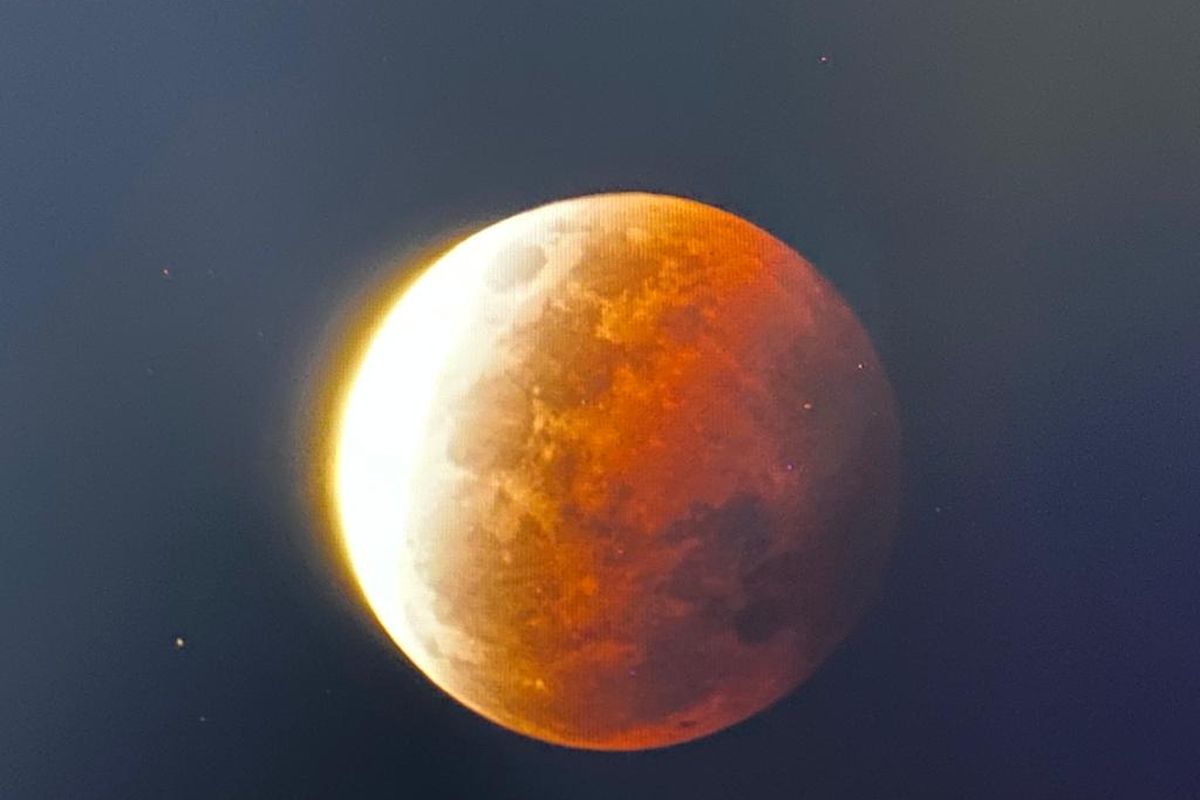 Gerhana bulan total atau yang dikenal dengan sebutan super blood moon, Rabu (26/5/2021) malam