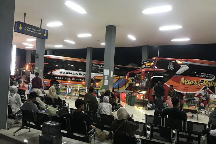Terminal Tingkir Salatiga Mulai Dipadati Pemudik, Moda Trasnportasi Bus Masih Digemari