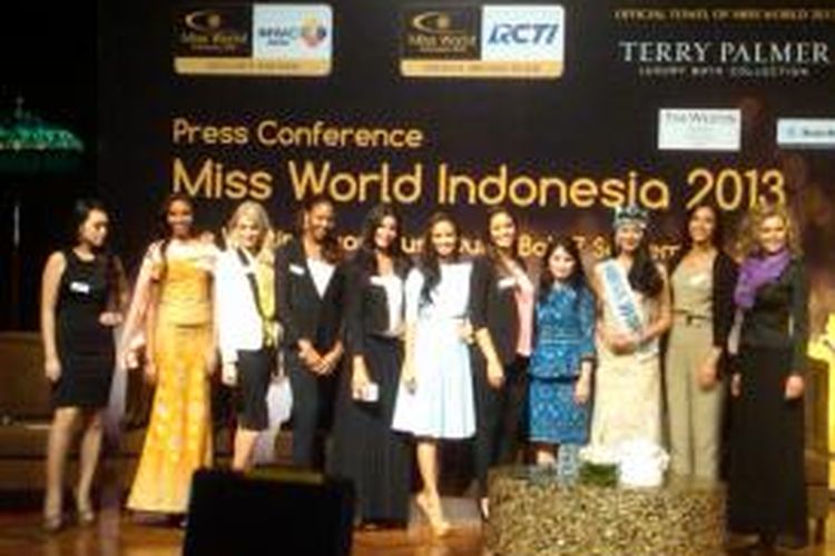 Sejumlah kontestan Miss World menghadiri Press Conference di Hotel Westin, Nusa Dua, Bali, Sabtu (7/9/2013).