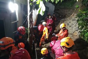 Tebing Perumahan di Jatiluhur Purwakarta Longsor, Seorang Warga Meninggal Tertimbun Beton