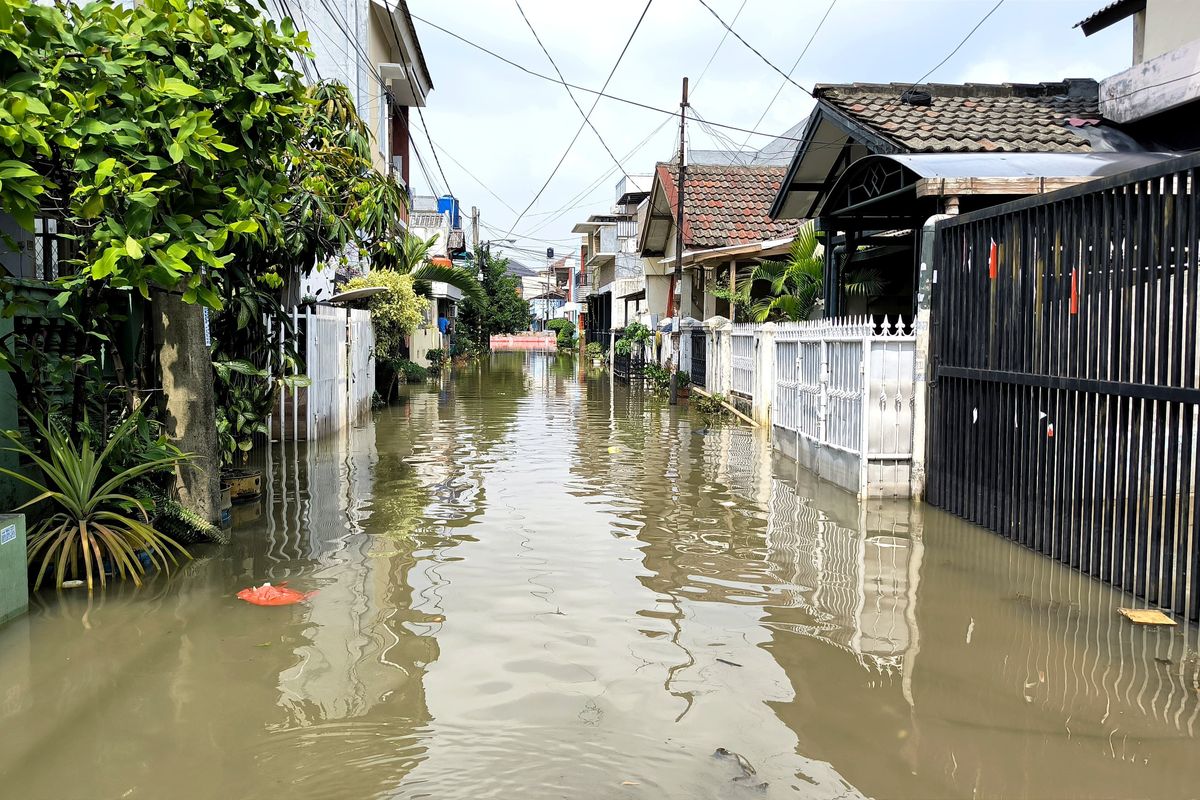 Banjir Mulai Surut, Perumahan Taman Mangu Indah Masih Tergenang 80 Cm