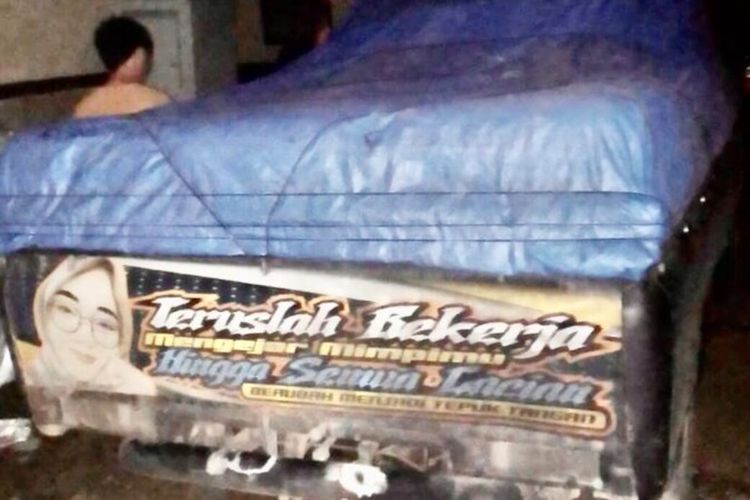 Kendaraan milik pelaku penimbunan BBM bersubsidi yang ditangkap aparat Polres Tanggamus, Minggu (2/10/2022). Diduga pelaku adalah penimbun BBM lintas kabupaten.