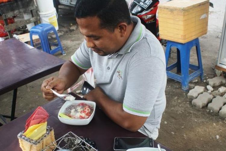 Sajian sop durian Wong Kito di Jalan Iskandar Muda, Kota Lhokseumawe, Aceh, Rabu (4/3/2017).