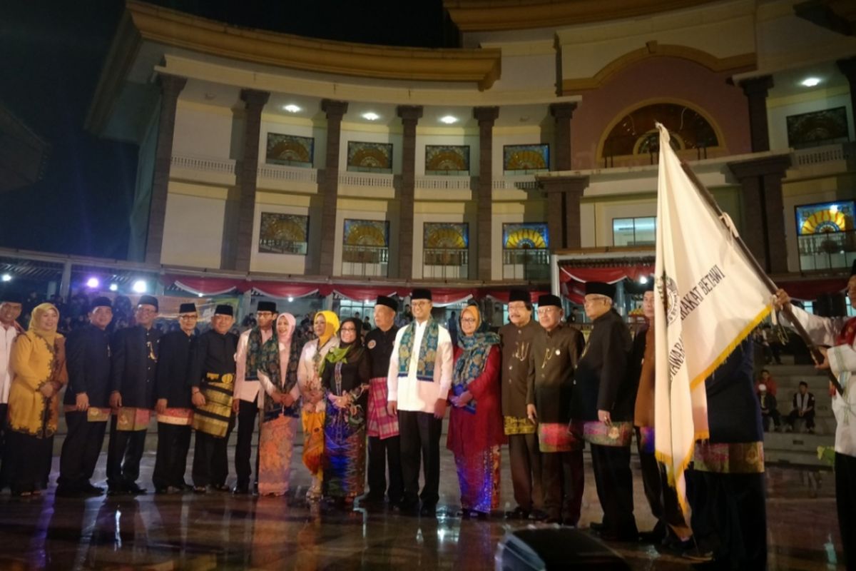 Pemberian gelar Abang dan Mpok untuk Anies Baswedan dan istri, serta Sandiaga Uno dan istri, Sabtu (16/12/2017).