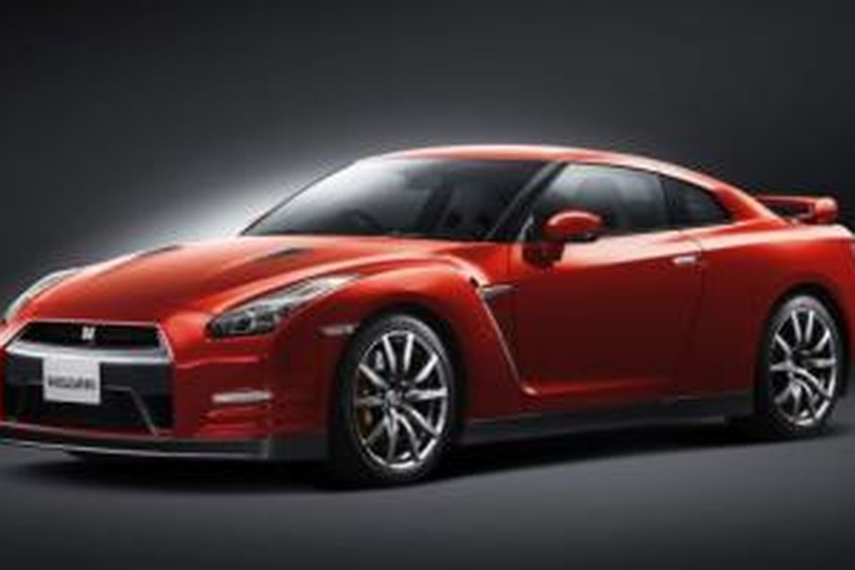 Warna Nissan GT-R 2015 pakai campuran emas