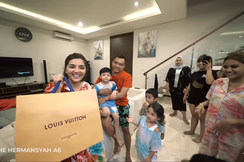 Dapat Kado Louis Vuitton dari Atta Halilintar, Ashanty: Makasih Atta!