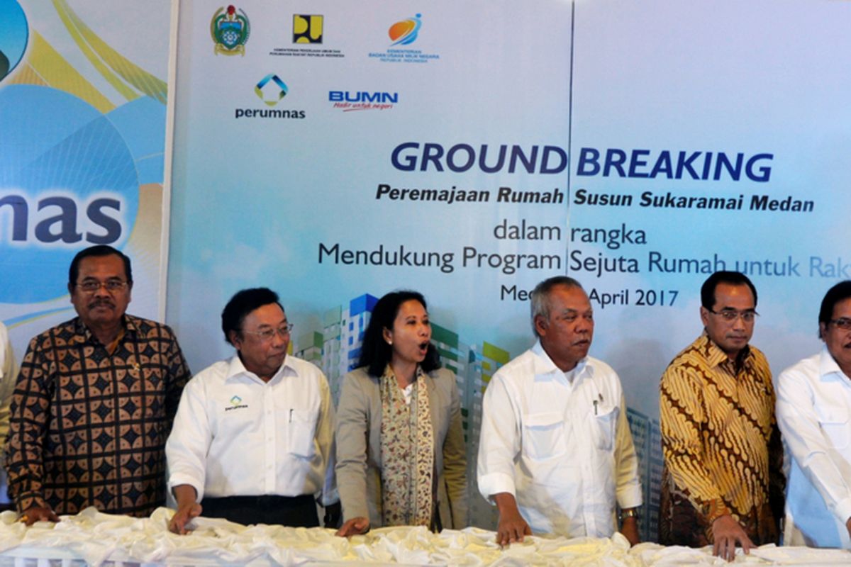 Menteri PU PR Basoeki Hadimoeljono, Menteri BUMN Rini Soemarno, Menhub Budi Karya Sumadi, Menteri ATR Sofyan Djalil, serta Jaksa Agung HM Prasetyo, ke Medan dalam rangka Groundbreaking dan Peremajaan Rumah Susun Sukaramai, Rabu (5/4/2017)