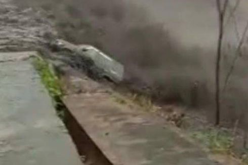 Ini Video Detik-detik Mobil Diterjang Lahar Dingin Gunung Semeru
