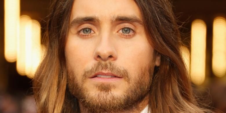 Penampilan Jared Leto sebelum memangkas rambutnya.