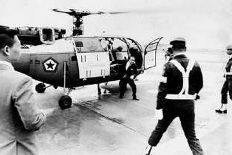 Dengan naik helikopter TNI Angkatan Darat dari atap gedung Bina Graha, Tanaka, yang didampingi Presiden Soeharto, tiba di Halim Perdanakusumah untuk kembali ke Jepang, Kamis (17/1/1974). Selama di Jakarta, terjadi aksi unjuk rasa di Jakarta yang dikenal dengan peristiwa Malari (Malapetaka Lima Belas Januari)