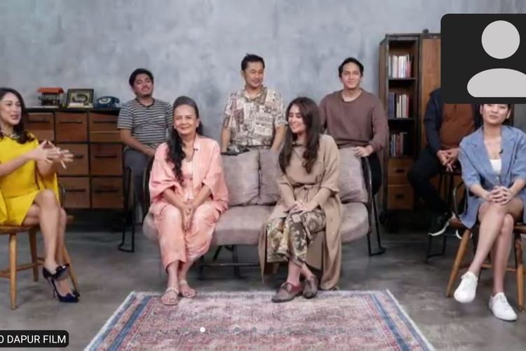 Jumpa pers virtual dengan para pemain Film Just Mom serta produser dan sutradara via Zoom, Jumat (26/11/2021). 