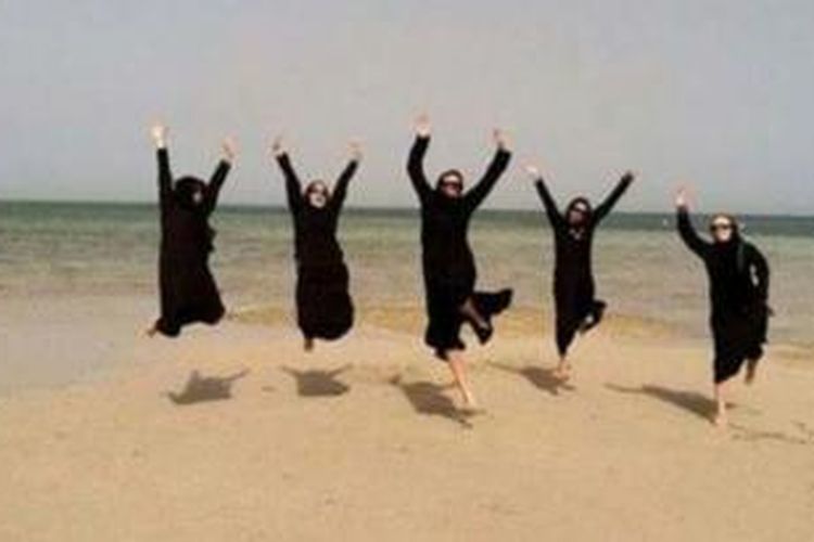 Sekelompok perempuan di Maroko menggelar kampanye untuk mendesak pemerintah menyediakan pantai khusus kaum Hawa di kota Tangier.