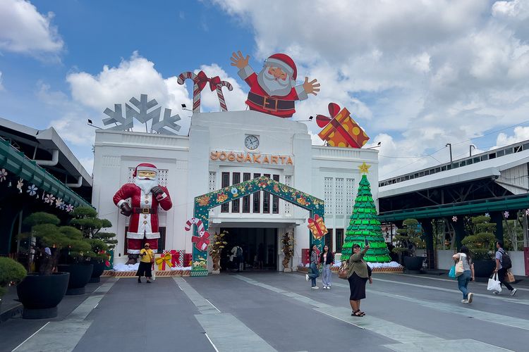 Stasiun Tugu Yogyakarta Saat Libur Nataru 2025/2026, Kamis (25/12/2025).