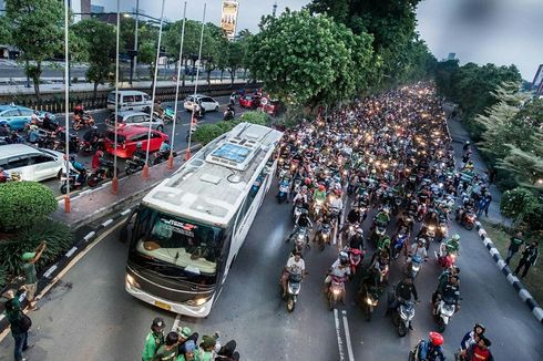 Aksi Penyambutan Bonek untuk Persebaya yang Kalahkan Arema dan Persija