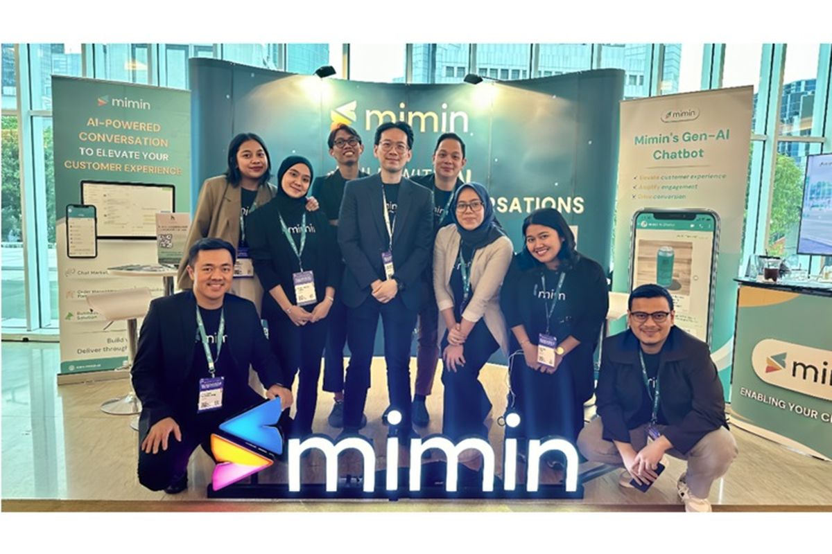 CEO dan Co-Founder Mimin Joseph Simbar bersama para anggota timnya di Mimin.