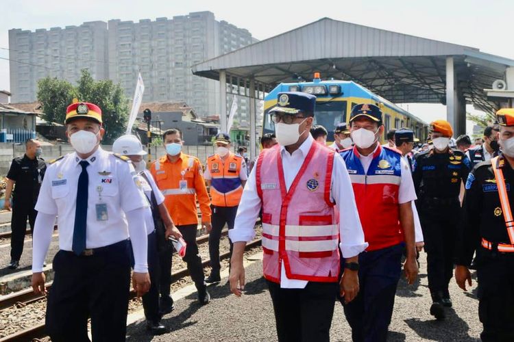 Menteri Perhubungan Budi Karya Sumadi Tinjau Proyek KCJB