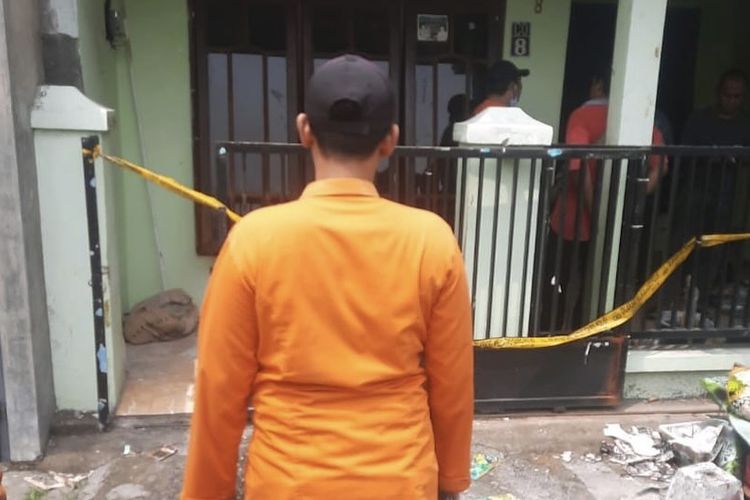Rumah di Surabaya, tempat ditemukanya benda diduga kerangka bayi, Jumat (8/12/2023).