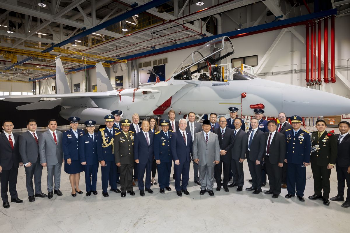 Kunjungan Kementerian Pertahanan Republik Indonesia; Letnan Jenderal TNI (Purn) Prabowo Subianto mengunjungi Produksi F-15EX di Gedung 101 Boeing di St. Lois AS, Senin (21/8/2023). 