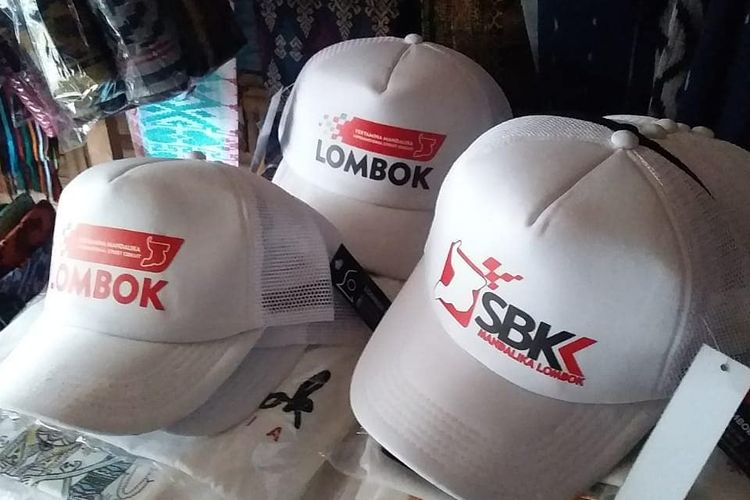 Souvenir bergambar Sirkuit Mandalika.