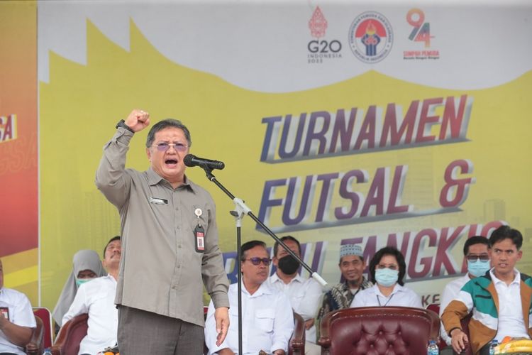 Plt Sesmenpora Jonni Mardizal saat membuka rangkaian turnamen yang digelar untuk menyambut peringatan Hari Sumpah Pemuda (HSP) ke-94 di Lapangan Kemenpora, Senayan, Jakarta, pada Kamis (20/10/2022) pagi WIB.