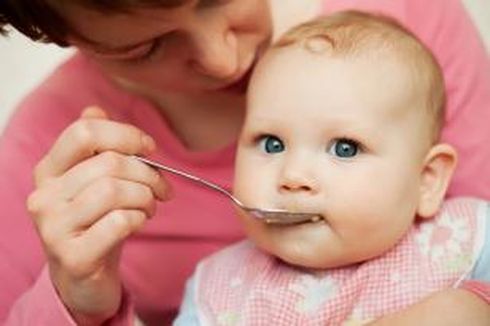 Trik Mengatur Jadwal Makan Bayi 