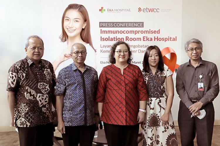 Tim medis Eka Tjipta Widjaja Cancer Center 

