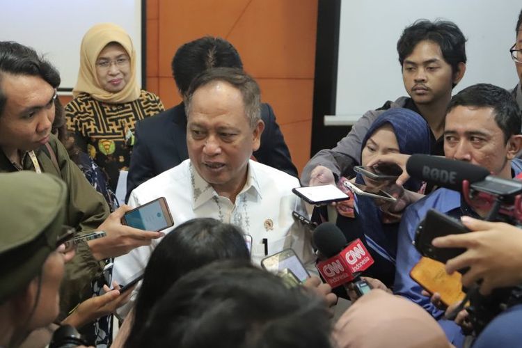 Menteri Riset dan Teknologi Mohamad Nasir pada konferensi pers di Gedung D Kemenristekdikti, Senayan (26/7/2019) terkait biaya kuliah dan pengenalan kehidupan kampus.