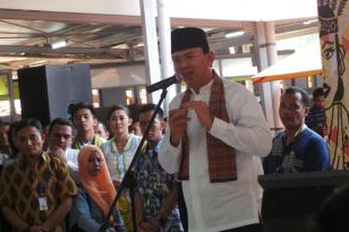 Gubernur DKI Jakarta Basuki Tjahaja Purnama meresmikan program penertiban pedagang kaki lima (PKL) melalui 