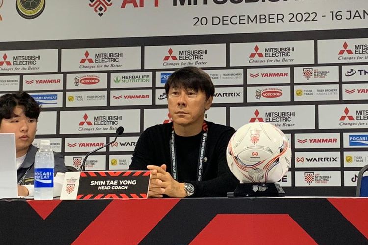 Pelatih timnas Indonesia, Shin Tae-yong, saat sesi konferensi pers seusai pertandingan kontra Brunei Darussaalam dalam babak penyisihan Grup A Piala AFF 2022 pada Senin (26/12/2022).