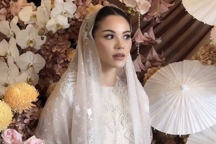 Penampilan elegan Alyssa Daguise dalam rangkaian acara pengajian jelang pernikahannya dengan Al Ghazali.