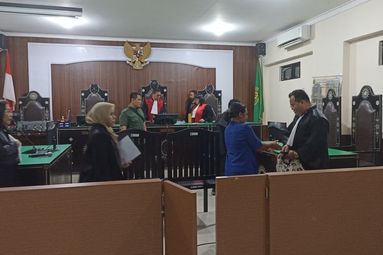 Calon anggota legislatif (Caleg) Kota Mataram dari Partai Perindo Ni Komang Puspita usai divonis bebas oleh PN Mataram atas kasus Tipilu (13/2/2024).